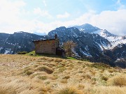 08 Al Roccolo del Tino (1870 m) con vista in Corno Branchino-Corna Piana-Arera nelle nuvole